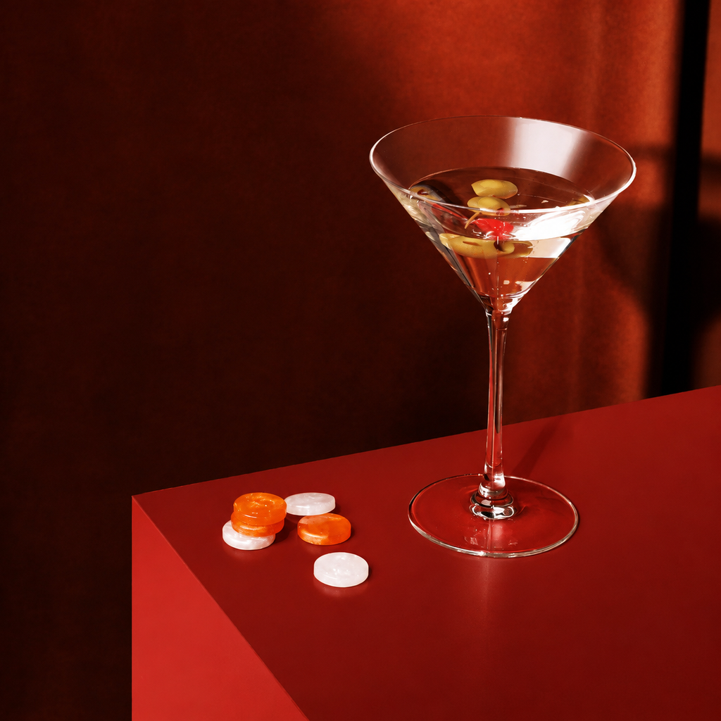 Backgammon Le Voyage orange, mise en scène avec cocktail